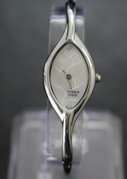 Đồng hồ Titan nữ 9701SM01