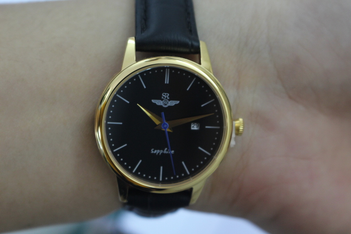 Đồng hồ nữ SR-Watch SL1055.4601TE.JPG khi đeo trên tay