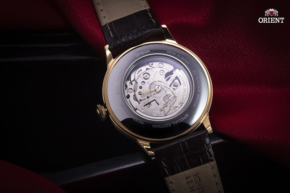 Mặt đáy đồng hồ Orient nam bản 1010 năm Thăng Long Hà Nội